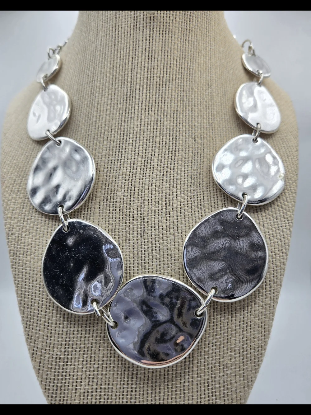 Chico's Silvertone Metal Hammered Disc Necklace Chunky Sculpural Geometric READ